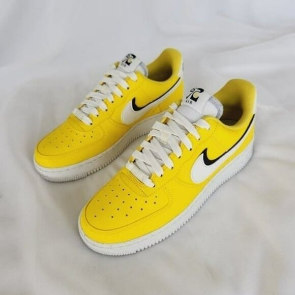 * 7 MEN\'S Nike Air Force 1 07 LV8 YELLOW / WHITE DO9786-700 SNEAKERS main image 7